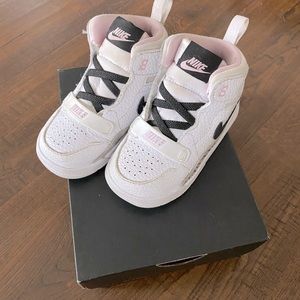 Toddler Nike gym shoes